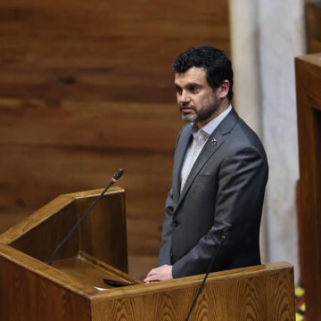 A tercer trámite prórroga a aplicación de ley de plásticos de un solo uso