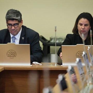 Comisión respalda sanciones al uso de estructuras precarias en espacios públicos