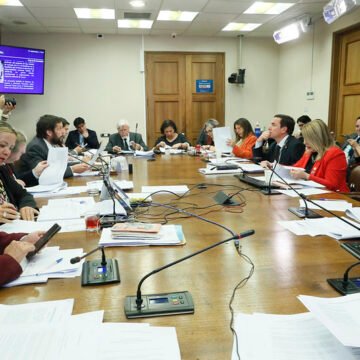 Comienza análisis sobre procedimiento para aplicar responsabilidad parental