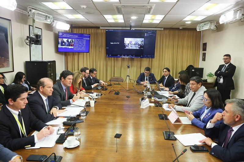 Comision-de-Mineria.jpg Minería analizó alteración de datos ambientales por parte de refinería de Enap