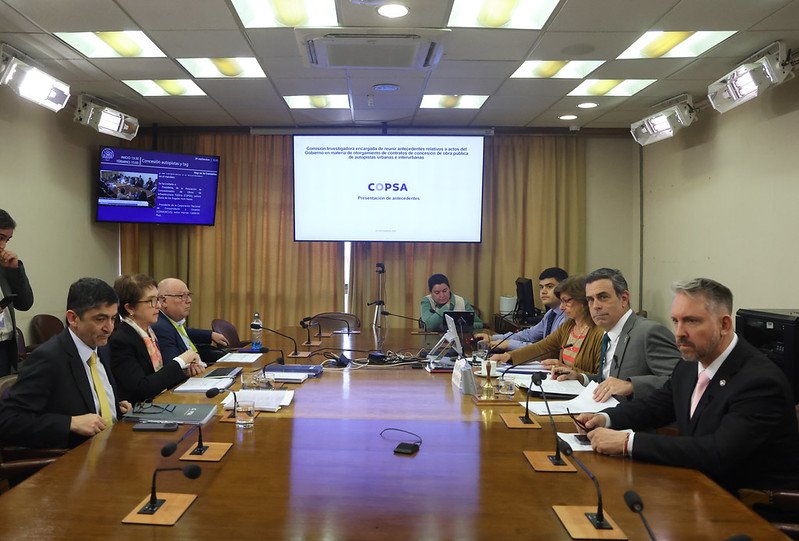 Gloria-Hutt-Pdta.-de-Copsa-expone-sobre-tarifas-de-peajes-en-comision-investigadora.jpg Tarifas de peajes: COPSA afirma que las define el Estado